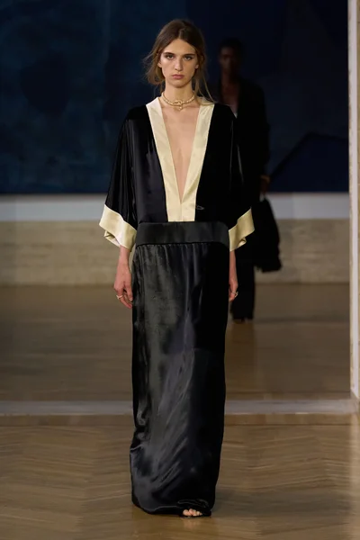 Look 17